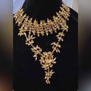 Radiant Gold Necklace with Yellow Highlights
